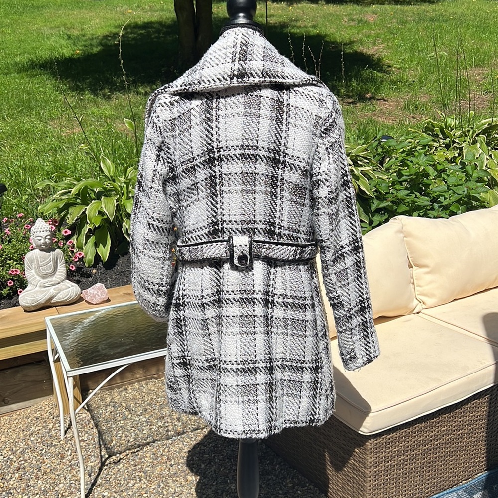 Fall/Winter coat 🖤🤍 - Picture 4 of 6